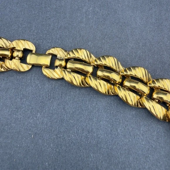 Monet Vintage Gold Tone Chunky Ribbed Link Statement Choker Necklace Retro 80s - Picture 6 of 9